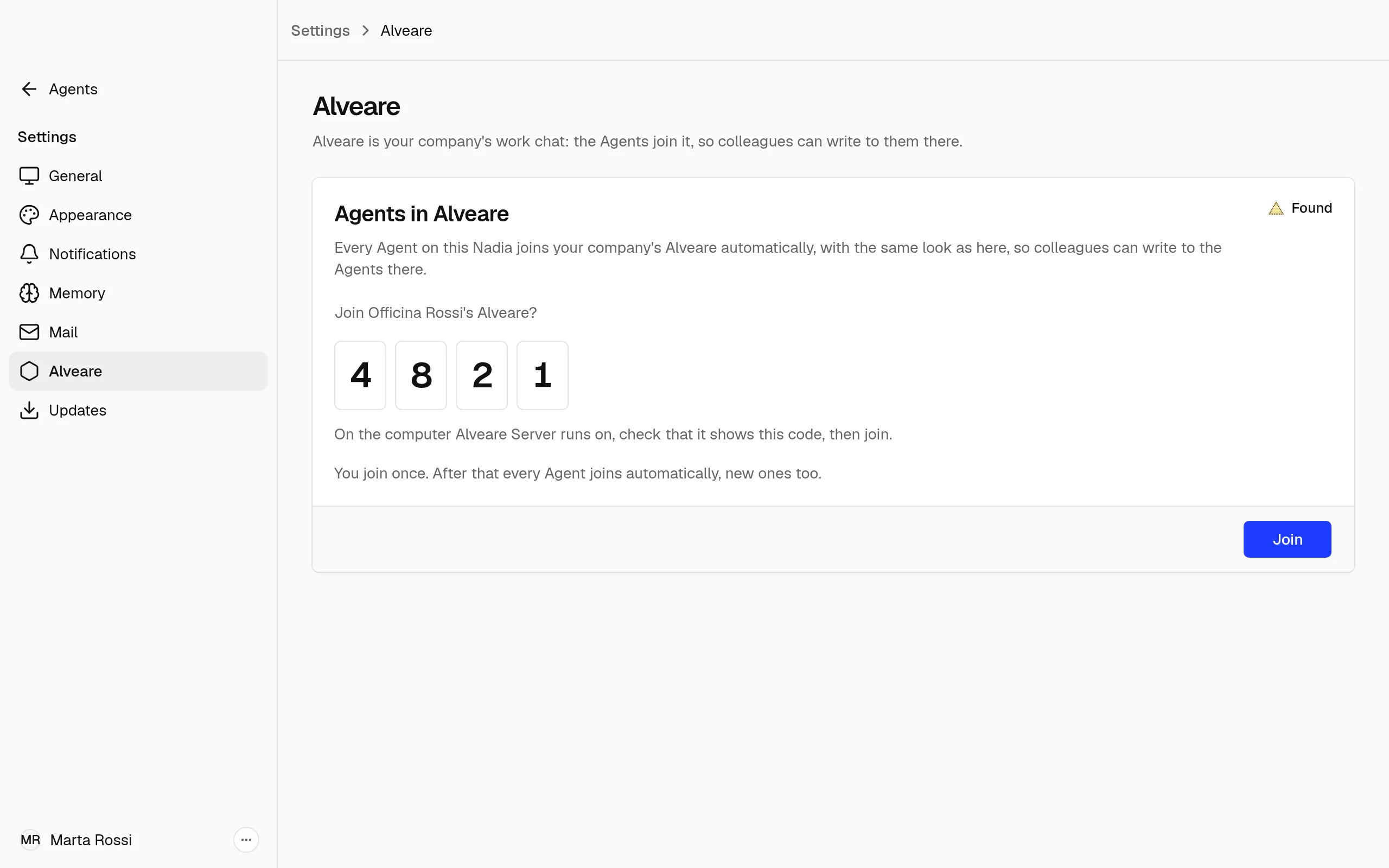 Nadia's Settings, Alveare: she found Officina Rossi's Alveare Server, and the card shows the code 4821 and Join.